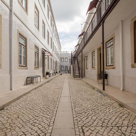 Charming Apartment In Private Condominium At Graca Lisbon Luaran gambar