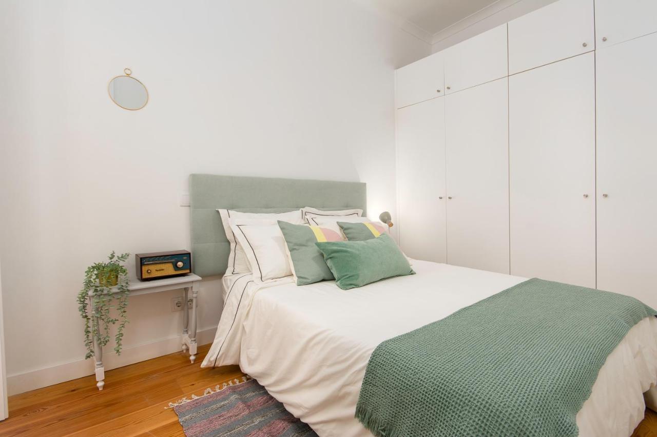 Charming Apartment In Private Condominium At Graca Lisbon Luaran gambar