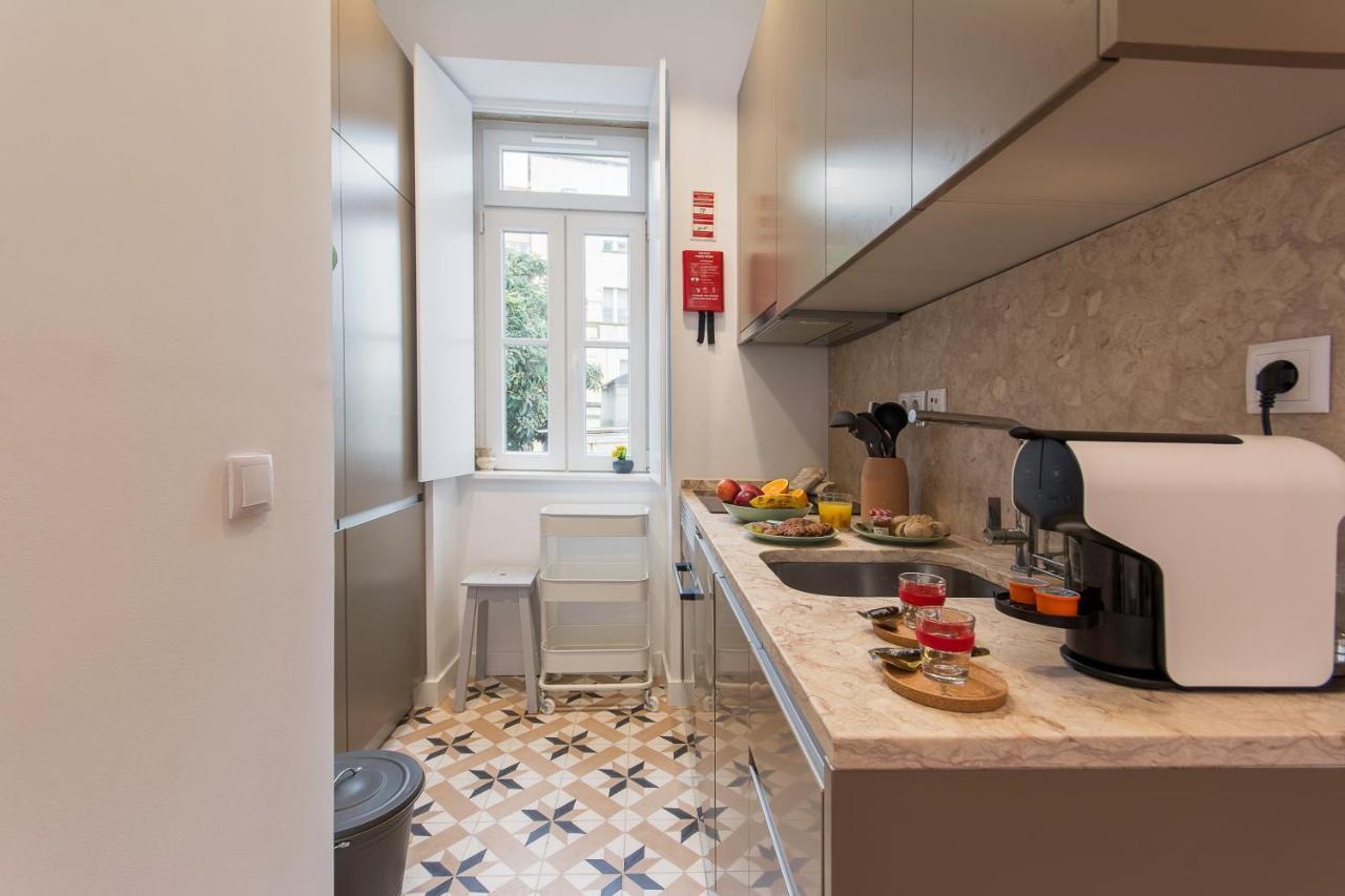Charming Apartment In Private Condominium At Graca Lisbon Luaran gambar