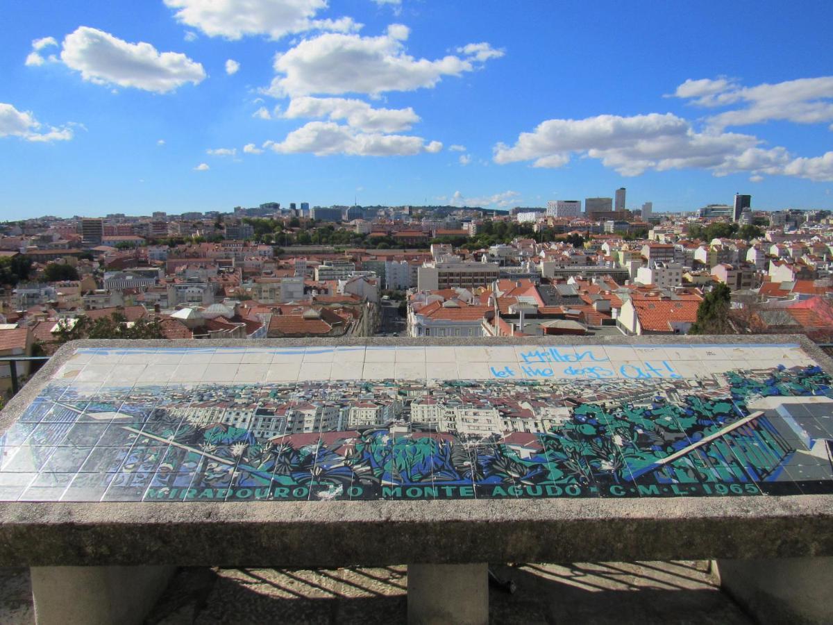 Charming Apartment In Private Condominium At Graca Lisbon Luaran gambar