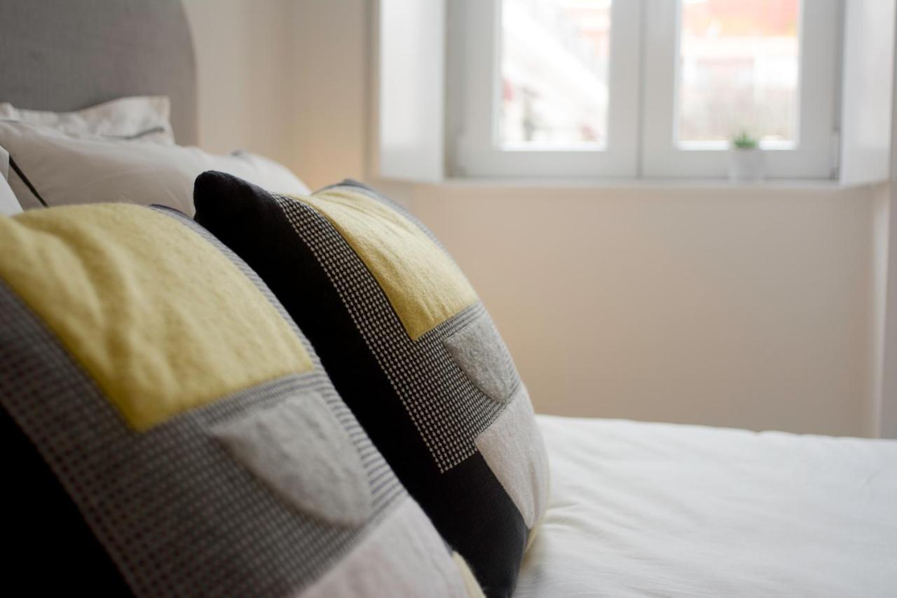 Charming Apartment In Private Condominium At Graca Lisbon Luaran gambar