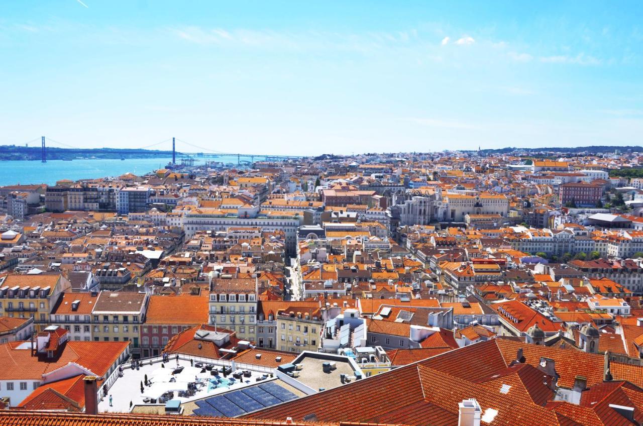 Charming Apartment In Private Condominium At Graca Lisbon Luaran gambar