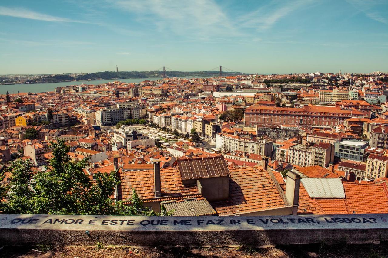 Charming Apartment In Private Condominium At Graca Lisbon Luaran gambar