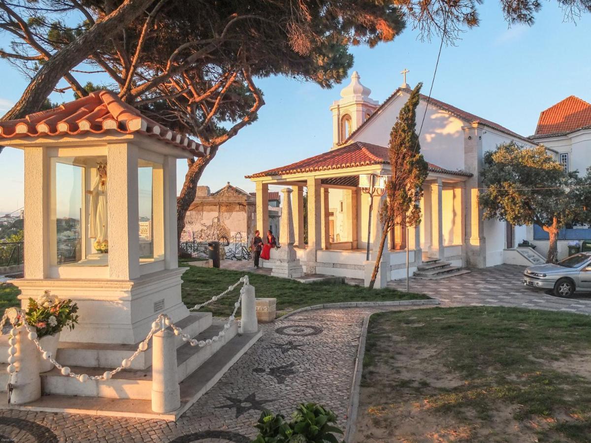 Charming Apartment In Private Condominium At Graca Lisbon Luaran gambar