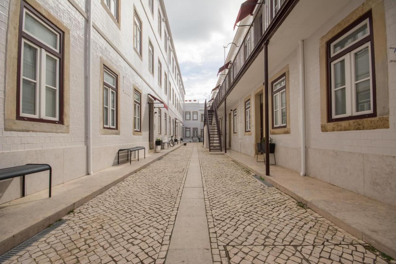 Charming Apartment In Private Condominium At Graca Lisbon Luaran gambar