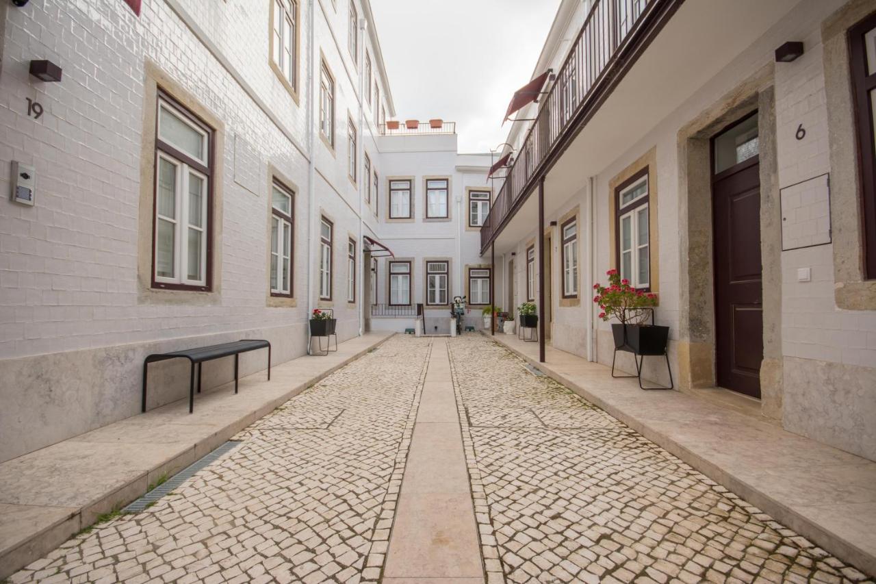 Charming Apartment In Private Condominium At Graca Lisbon Luaran gambar